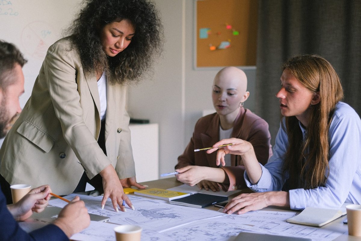 Gros plan sur l’utilité de contacter un manager de transition